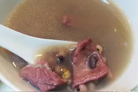猪膀胱可以吃？我家用它和赤小豆薏米煲汤喝，汤无异味，醇香好喝图片
