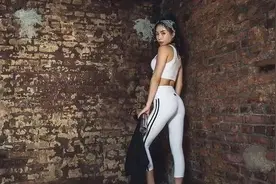 紧身打底裤：贴合收紧腿部，很有吸引力图片