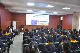 鄢陵县中小学开展收看“阳光校园，德法共建”春季开学第一课活动图片