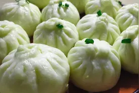 生煎包怎么做？面点师教你正确做法，入口酥脆，好吃的不得了图片