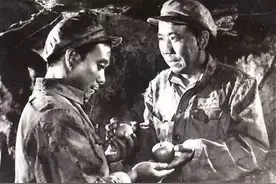 上甘岭战役，向坑道运送一篓苹果记二等功，最后却只送进了一个图片