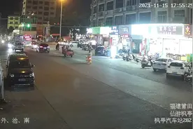 事发莆田！警车鸣笛开道，周边车辆纷纷避让图片