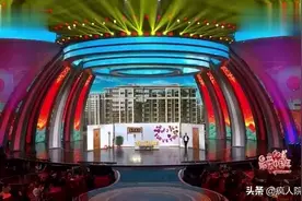 导演赶紧叫宋小宝下台吧，这个小品笑的观众刹不住，真是个戏精图片