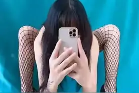 快手爆红的“蜘蛛腿”挑战，孩子都给吓哭了图片