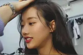 韩娱再曝骚扰丑闻！女团成员被经纪人摸大腿挑逗，类似行为有太多图片