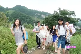 贵州美女出嫁，走泥巴路，谁配的这首歌，好听又合适！视频封面