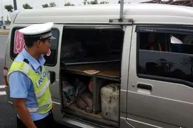 C1驾照能开7座车、8座车、9座车吗？原来跟座位数没关系图片