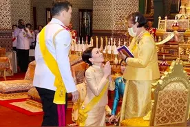 苏提达王后给诗琳通公主下跪，并不算什么，母亲还给女儿下跪呢图片