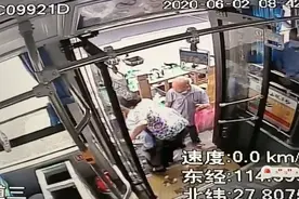 背起老人过马路，公交司机善行刷爆朋友圈图片