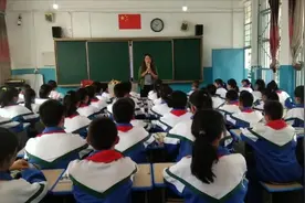 「教师节」六盘水市第四实验中学初一(1)班：小小的举动 大大的爱意图片