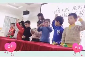 “超暖小男孩”因帮助一个小女孩的举动走红，网友：男友力爆棚图片