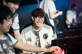 Theshy谈没有朋友，双排嫌弃乐言拒绝小天！只为了等他上线图片
