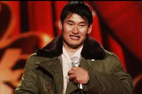 曾是村里的懒汉，如今成艺术家，走红后的大衣哥坐拥豪宅名利加身图片