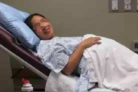 分娩时遭实习医生围观，引发产妇不满：我是在生孩子，不是在表演图片