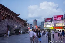 安徽合肥最繁华的商业步行街，依靠晚清重臣李鸿章的宅院而修建图片