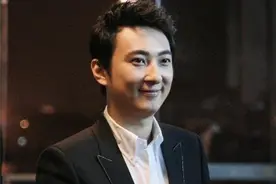 王思聪直播公司宣告破产拍卖：九千件库存溢价十倍，卖了三千多万图片