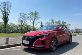 奇瑞艾瑞泽GX 1.5T和长安逸动PLUS 1.4T怎么选？图片