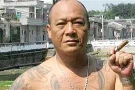 他是“陈浩南”的原型，15岁带领2000小弟，落魄时唯有古天乐帮他图片