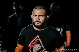 来自巴西的这双“石拳”，誓要叫雏量级改天换地图片