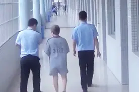 杂货店女老板经营地下钱庄，不顾丈夫劝诫拉儿子下水，如今双双入狱视频封面
