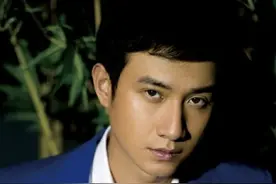 文章近照变化大，又黑又瘦体态佝偻，开246万豪车没工作也很豪图片