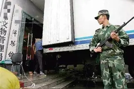 农村集体出工，憨小伙挖到超重金兽文物，千人围堵及国宝捐献始末图片