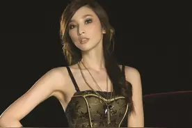 ​6年生4胎，42岁吴佩慈成百亿富豪生育机器，8年爱情换来一地鸡毛图片