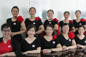 南阳市体育健身模特运动协会--诗情画意模特队会员会徽发放图片