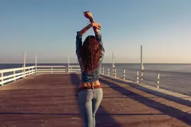 有人后腰上有两个凹下去的窝，这种窝是好是坏呢图片