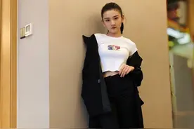 165cm宋祖儿穿上“10cm长筒靴”，看到效果：不敢相信自己的眼睛图片