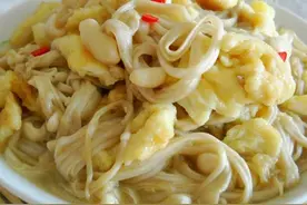 金针菇炒鸡蛋，蛋香和菌菇味的融合，超级下饭图片