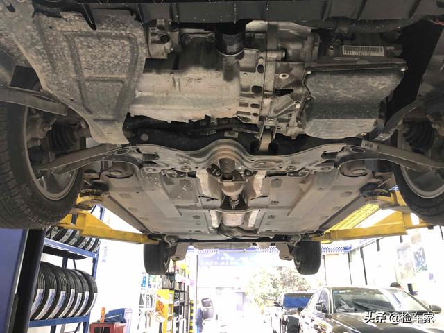 3年的大众捷达卖6万，举起底盘大梁断成两半？买主砍价两万成交