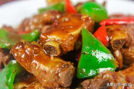 红烧排骨家常做法，这样做才好吃，软嫩多汁，家常必备图片