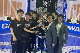 狗头萝莉庆祝EDG夺冠抽奖，将字母写在身上，晒图封面却“挂”了图片