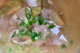 三伏天来了，这款老姜肉片汤不能少！营养价值高，促消化增食欲图片