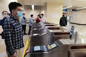 “人脸识别+红外测温” 智慧地铁助力冰城打赢疫情防控阻击战图片