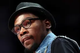 女歌手和杜兰特争“KD”头衔！称所有人都想睡KD，引球迷热议图片