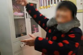 襄阳一教育培训机构老板跑路，机构物品被哄抢一空视频封面