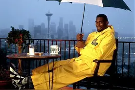 十大最靠身体打球的球员，雨人鲨鱼艾弗森上榜，第一乔丹无法匹敌图片