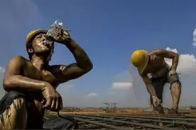 叹息！“包工头捅死开发商”，房地产行业现实已经如此惨烈？图片