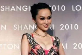霍思燕年轻时候太疯狂！穿碎花裙领口大到露出“内衣”，不敢直视图片