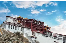 火车一到青藏高原，为啥就要换成美国车头？网友：火车也缺氧？图片