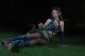 呆妹“无滤镜”现身，长靴短裙凸显女神范，水友却吐槽：五短身材图片