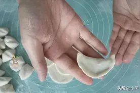 夏天包好的饺子，别直接放冰箱了，教你一招，放半年也不坏不破皮图片