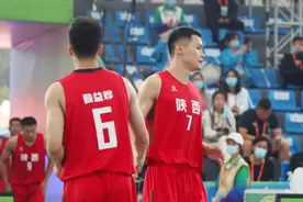 获赞野球第一分卫的屈洋，有多强？赖益烨和李观洋只能给他打辅助图片