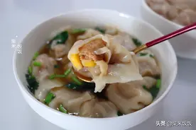 孩子要吃馄饨，我做了玉米馅的，鲜香脆嫩又多汁，孩子吃一大碗图片