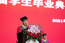 校长亲授“最后一课”，3句话掷地有声！辽宁这场毕业典礼“火”了！图片