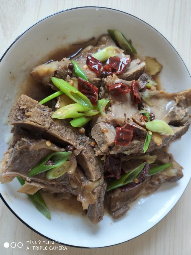冷冻羊小排骨二斤不到30元，这么便宜膻味很浓，炖炖鲜美好香