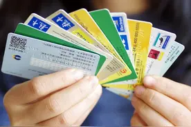 乌龙，男子名下突然多出一张银行卡，一年来支出1千多万全然不知图片