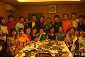 同学聚会时，会发现“混得好”的多数是这几类学生，情况有些现实图片